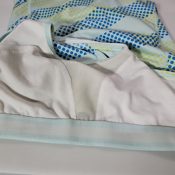 Women’s Nike Tank with built in bra, Sz.M - Picture 13 of 13